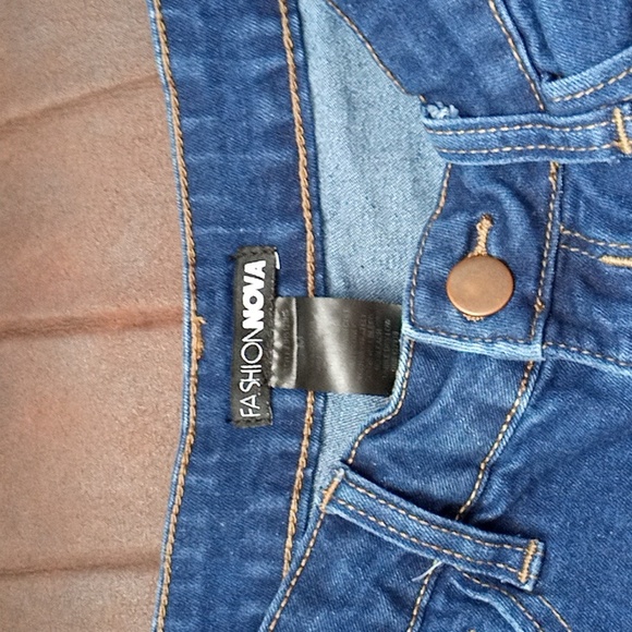 Fashion Nova Denim Jean Shorts Size Medium - Picture 3 of 3